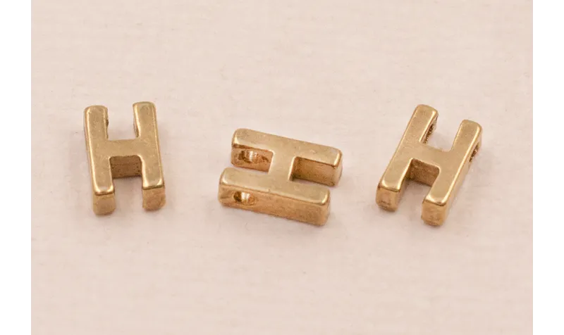 Letra H 7*6*2 Oro / Cuentas Metálicas de Latón / Zamak