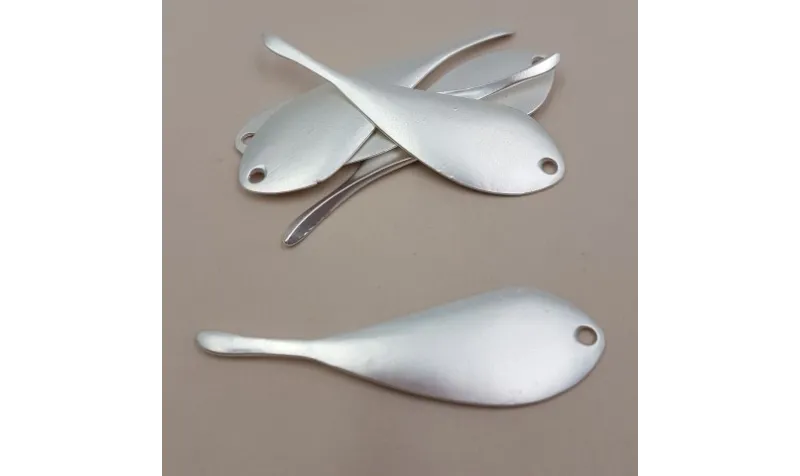Pez colgante 63*18mm Plata Mate / Cuentas Metálicas de Latón / Zamak