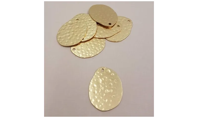 Colgante Lámina Ovalada Martilleada 21*17mm Oro M. / Cuentas Metálicas de Latón / Zamak
