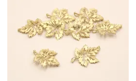 Hoja de Parra calada 25*21mm Oro / Cuentas Metálicas de Latón / Zamak