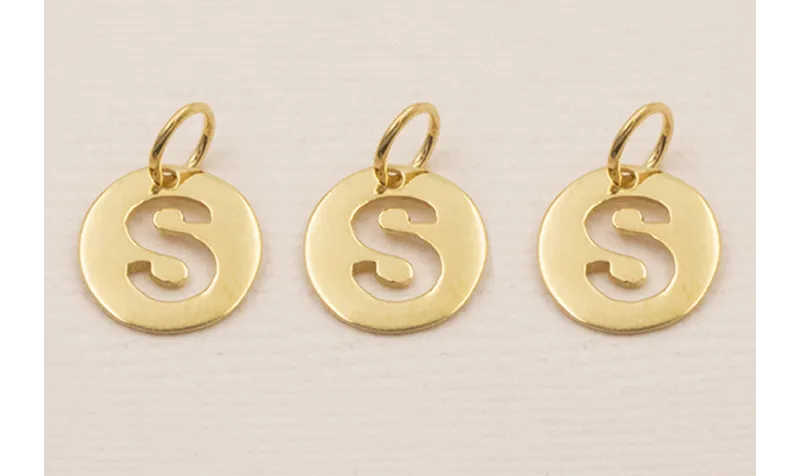 Colgante letra S 10mm Baño Oro 18K, 3Micras / Cuentas Metálicas de Baño Oro 3 Micras 18K