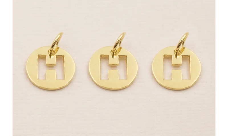 Colgante letra H 10mm Baño Oro 18K, 3Micras / Cuentas Metálicas de Baño Oro 3 Micras 18K