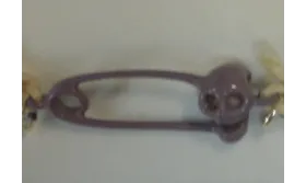Imperdible calavera 18*5mm Color 3 / Cuentas Metálicas de Latón / Zamak