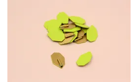 Pieza esmaltada 21*12mm Pistacho Mate / Cuentas Metálicas de Latón / Zamak