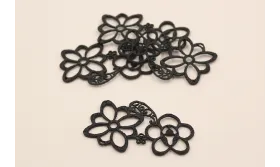 Conjunto 2 flores crochet 38.5*65 Negro Mate / Cuentas Metálicas de Latón / Zamak