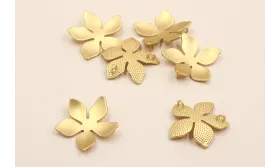 Pieza Flor 5 Pétalos Dorado Mate 23mm diámetro / Cuentas Metálicas de Latón / Zamak