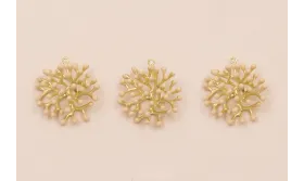Colgante Coral 25*25*12mm Oro Mate Esmalte Crema / Cuentas Metálicas de Latón / Zamak