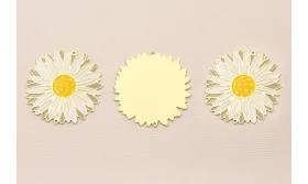 Pieza Flor Plana OroMate 35 Blanco y Amarillo / Cuentas Metálicas de Latón / Zamak