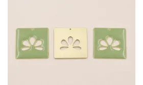 CuentCuadrado 25mm esmalte verde Oliva Flor Calada / Cuentas Metálicas de Latón / Zamak