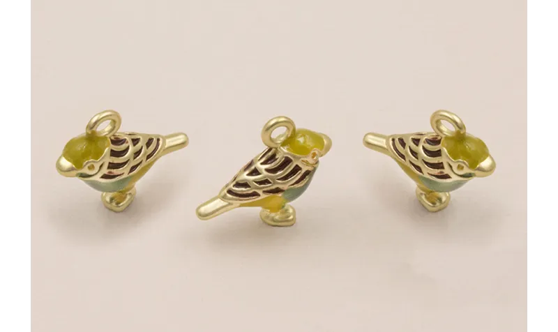 ColgantePájaro 15*17  Turquesa, Pistacho y Granate / Cuentas Metálicas de Latón / Zamak