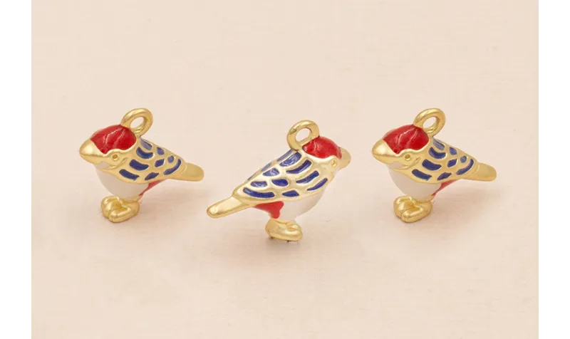 ColgantePájaro 15*17 Esmalte Turquesa, Rojo, Azul / Cuentas Metálicas de Latón / Zamak