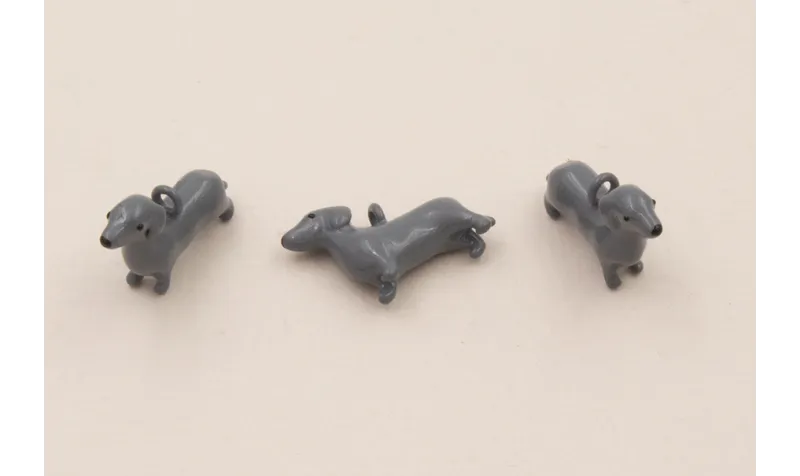 Colgante Perro Salchicha 12*9mm Gris y Negro / Cuentas Metálicas de Latón / Zamak