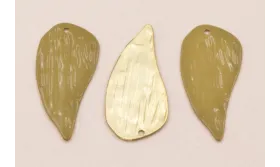 Hoja Plana 32*15 Oro Mate y Esmalte verde / Cuentas Metálicas de Latón / Zamak
