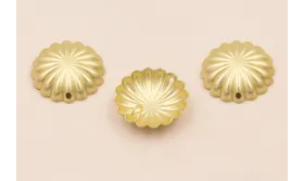 Colgante semicircular estriado 27mm Oro Mate / Cuentas Metálicas de Latón / Zamak