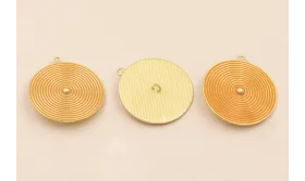 Colgante Disco rayado de 30mm O.mate Esmalte Ocre / Cuentas Metálicas de Latón / Zamak