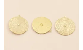 Colgante Disco rayado de 30mm O.mate Esmalte Beige / Cuentas Metálicas de Latón / Zamak