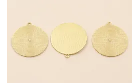 Colgante Disco rayado de 38mm O.mate Esmalte Beige / Cuentas Metálicas de Latón / Zamak