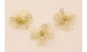 Flor 3 capas 46mm diamtro Oro Mate / Cuentas Metálicas de Latón / Zamak