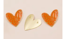 Colgante Corazón 35*30 Naranja y Motas Verdes / Cuentas Metálicas de Latón / Zamak