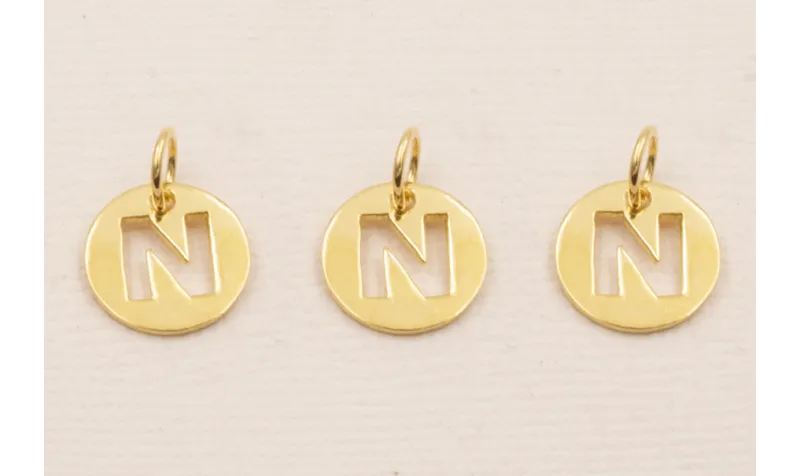 Colgante letra N 10mm Baño Oro 18K, 3Micras / Cuentas Metálicas de Baño Oro 3 Micras 18K