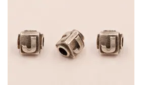 LETRA J 10*8mm / Cuentas Metálicas de Latón / Zamak