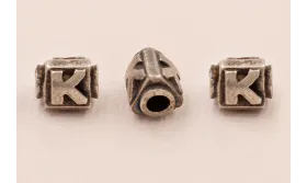 LETRA K 10*8mm / Cuentas Metálicas de Latón / Zamak