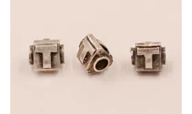 LETRA T 10*8mm / Cuentas Metálicas de Latón / Zamak