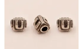 LETRA U 10*8mm / Cuentas Metálicas de Latón / Zamak