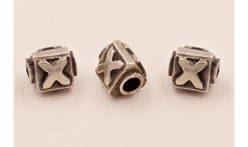 LETRA X  10*8mm / Cuentas Metálicas de Latón / Zamak