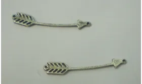 Flecha curvada 35mm P.Vieja / Cuentas Metálicas de Latón / Zamak