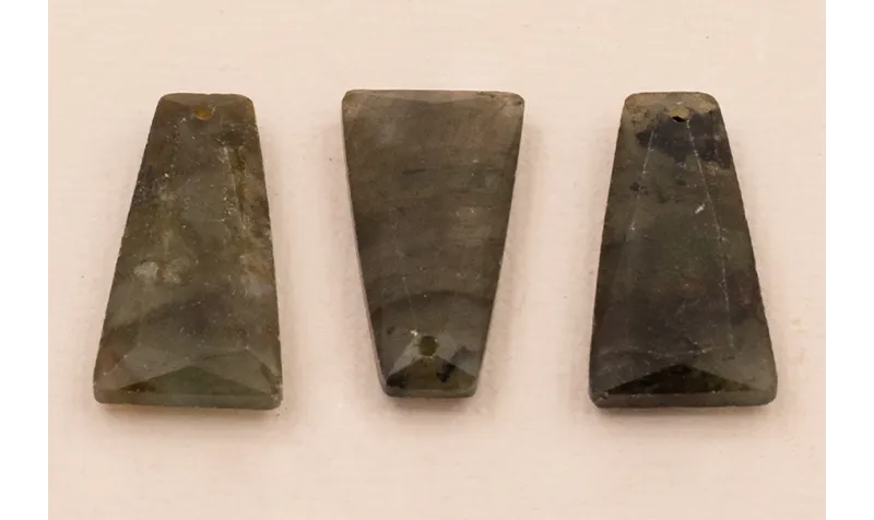 Colgante Piedra Cuarzo Gris 26*13 con Aristas / Semipreciosas de 