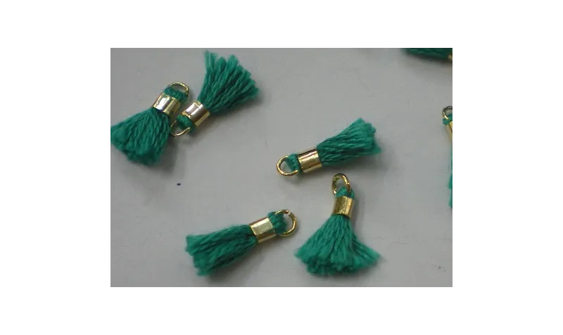 Micro pompon 10mm long. Color Esmerald /Cuentas de  Tela