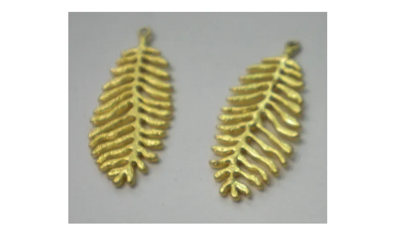 Hoja Dorada 35mm / Cuentas Metálicas de Latón / Zamak