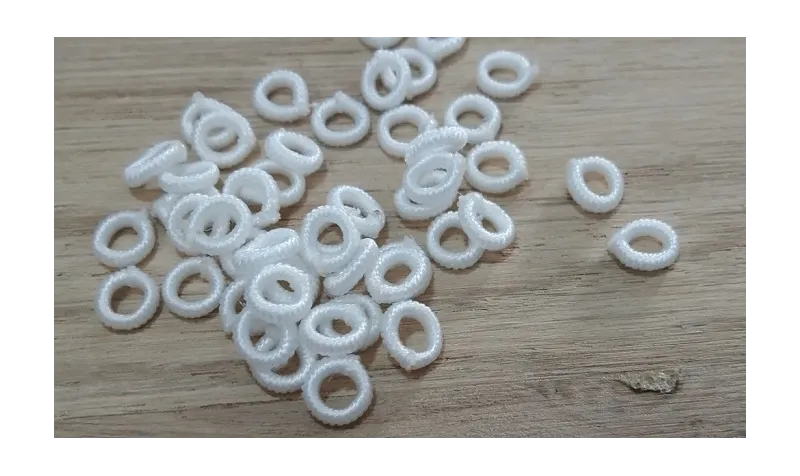 Aro Elástico 5mm. Agujero de 3mm. Blanco /Cuentas de  Tela