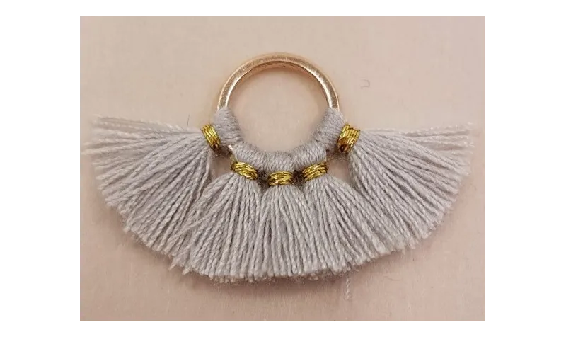 Aro 10mm Multipompón Gris Claro /Cuentas de  Tela
