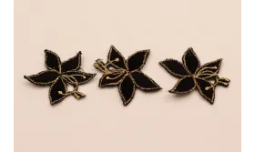 Flor Bordada Negra y Dorada 45*40mm /Cuentas de  Tela 