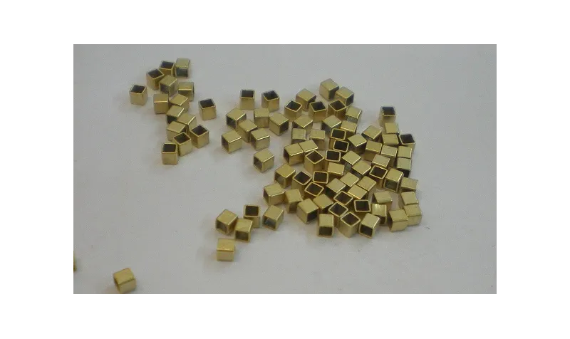 Cuenta Cubo pasante 1*1mm Latón pulido