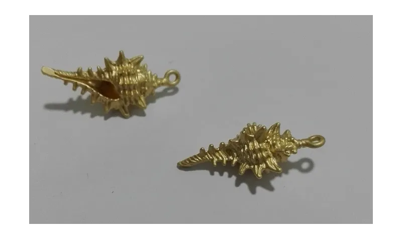 Colgante Caracola 23*10mm Oro Mate / Cuentas Metálicas de Latón / Zamak
