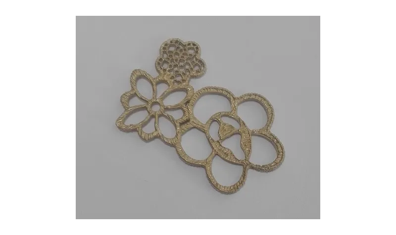 Conjunto de 3 flores 26*39 oro mate / Cuentas Metálicas de Latón / Zamak