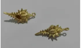Colgante Caracola 23*10mm Oro Mate / Cuentas Metálicas de Latón / Zamak