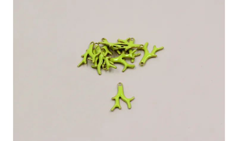 Cogante coral esmaltado 15*10mm verde pistacho / Cuentas Metálicas de Latón / Zamak
