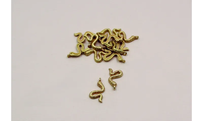 Colgante Culebra 16*9mm Oro Mate