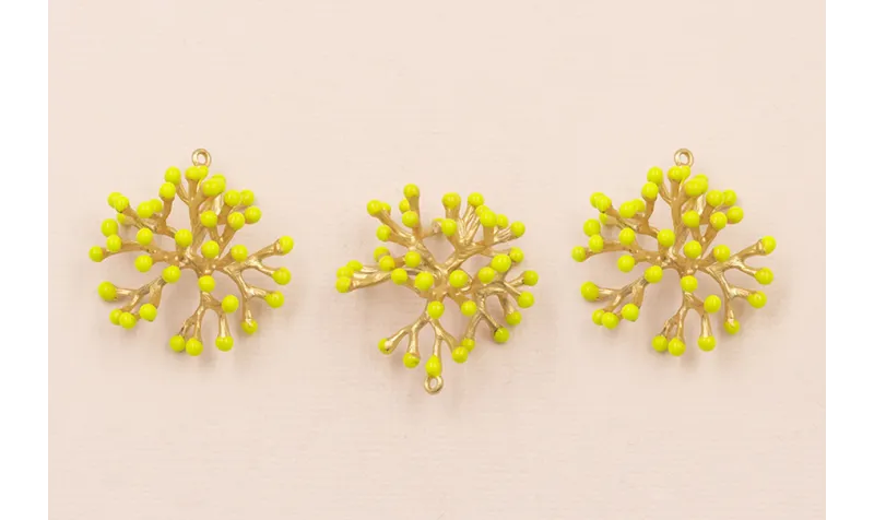 Cogante Coral 25*25*12mm Oro Mate Esmalte Pistacho / Cuentas Metálicas de Latón / Zamak