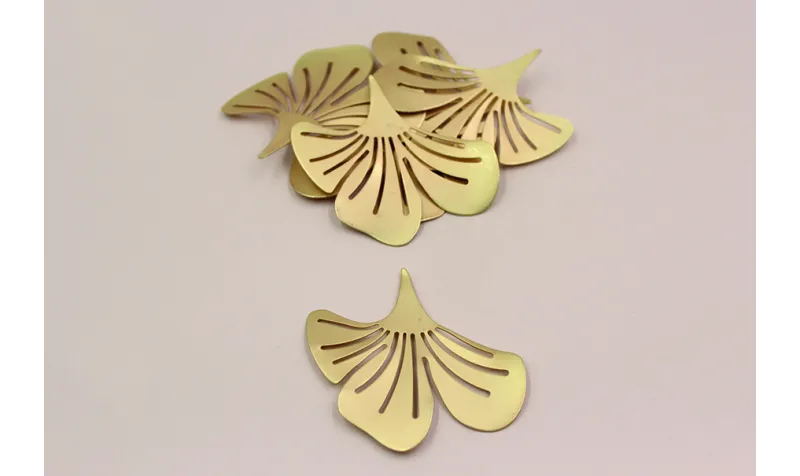 Flor de 3 pétalos 50*46mm Oro Mate