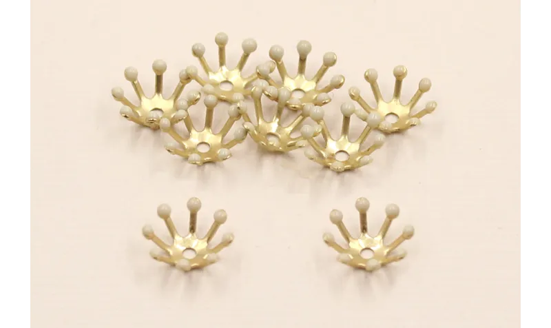 Casquilla 10mm con 8 pestañas esmaltadas Crema / Cuentas Metálicas de Latón / Zamak
