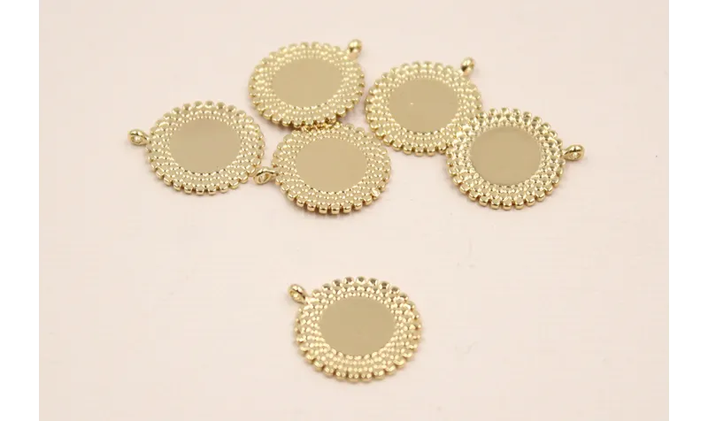 Colgante Disco enmarcado 14mm Oro