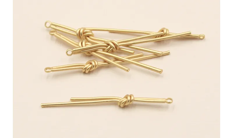 Colgante nudo doble 52mm Dorado Mate