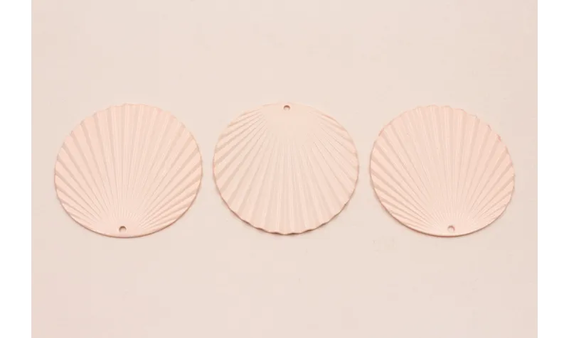 Disco ondulado 37mm Esmaltado Melocotón / Cuentas Metálicas de Latón / Zamak