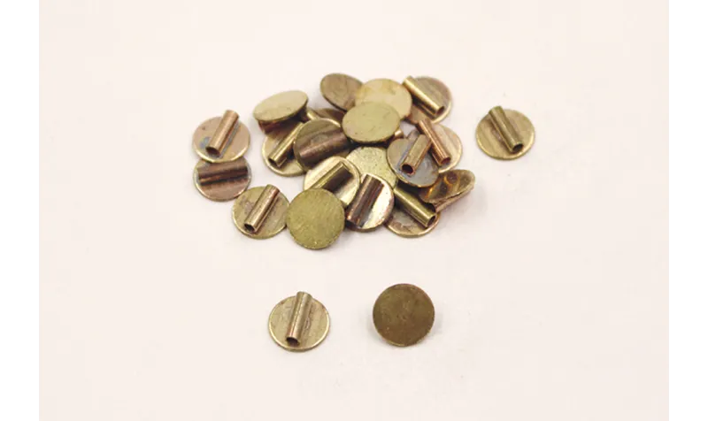 Chapita Latón pulido  8mm con tubo detrás