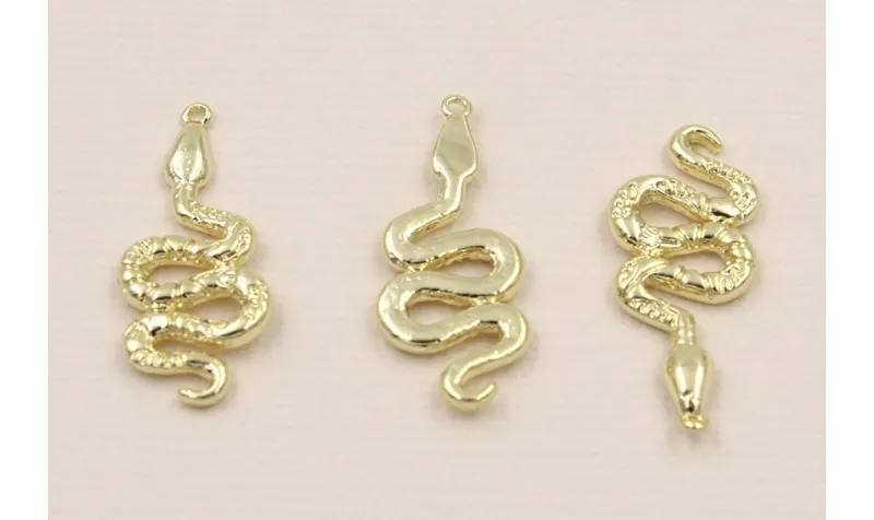 Colgante Serpiente 25*10*1,5mm Dorado / Cuentas Metálicas de Latón / Zamak